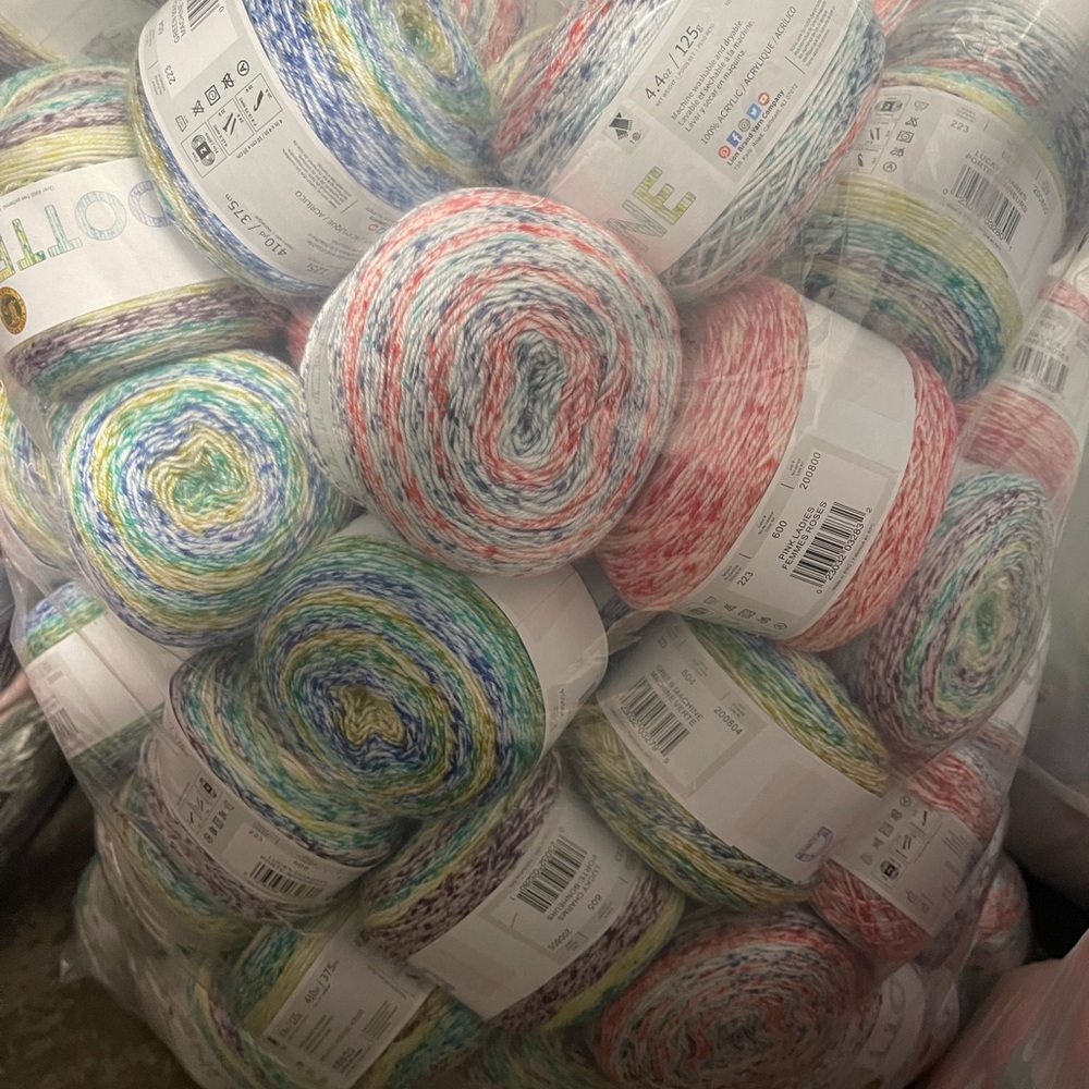 Lion Brand Dotted Line yarn lot of 25